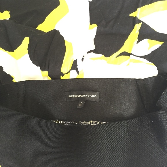Express // Black-White-Yellow Mini Skirt - Picture 5 of 8
